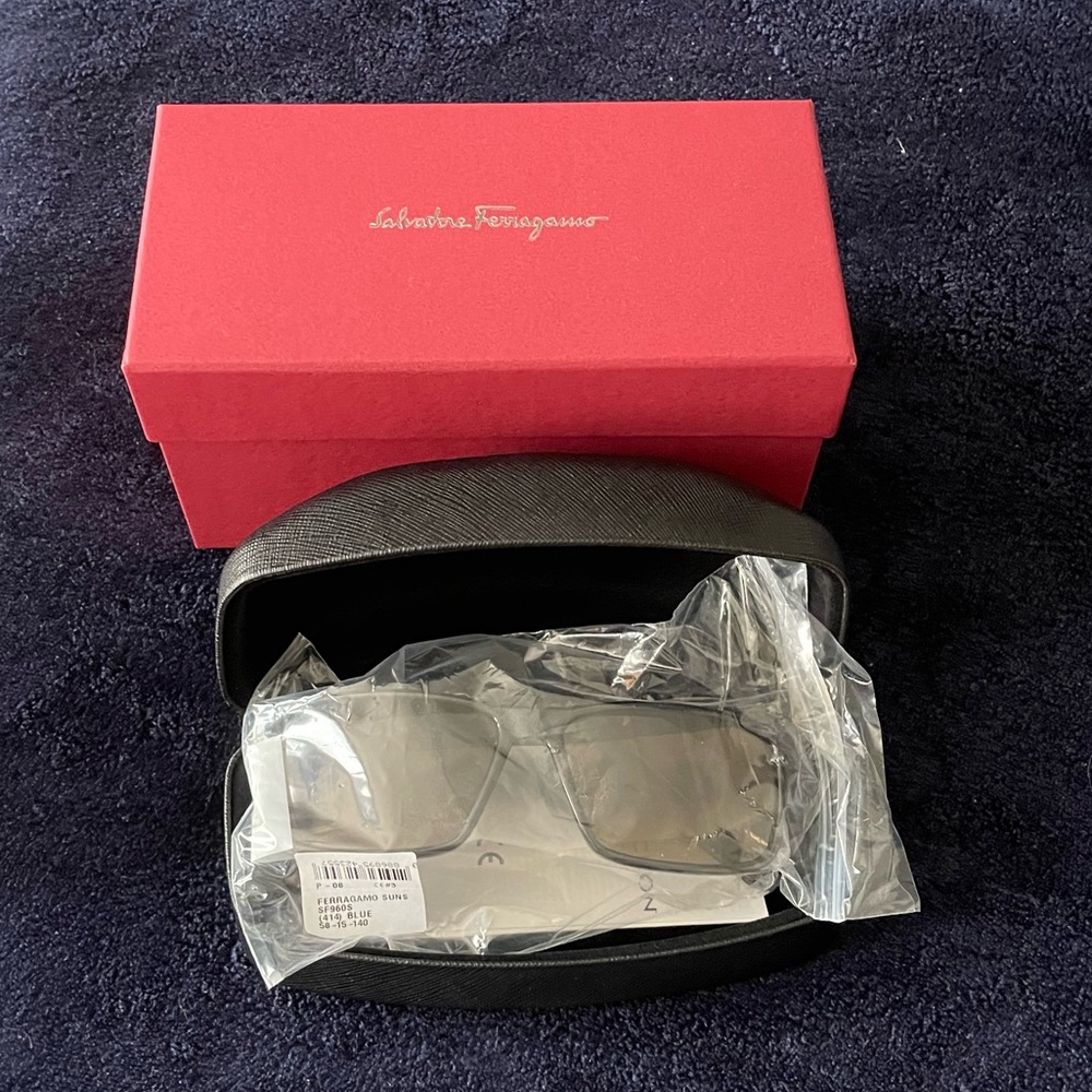 NWT Salvatore Ferragamo Unisex sunglasses 🕶